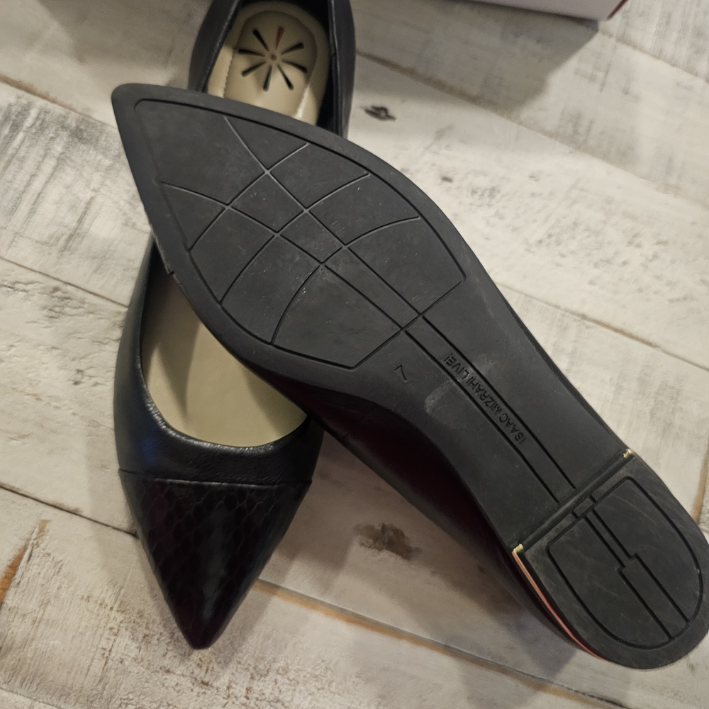 Isaac Mizrahi Black Textured Flats